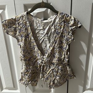 Women’s flowered short sleeve top🌸